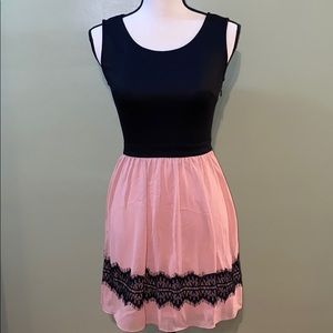 🎉5️⃣ for 2️⃣5️⃣ 🎉
 Classy pink and black dress